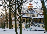 Podkowa Leśna - Pałacyk Kasyno w zimie.